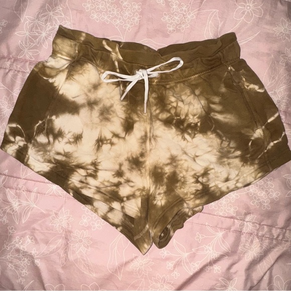 Lululemon Inner Glow High-Rise Short 3" on earth-dye 10 - Picture 4 of 8